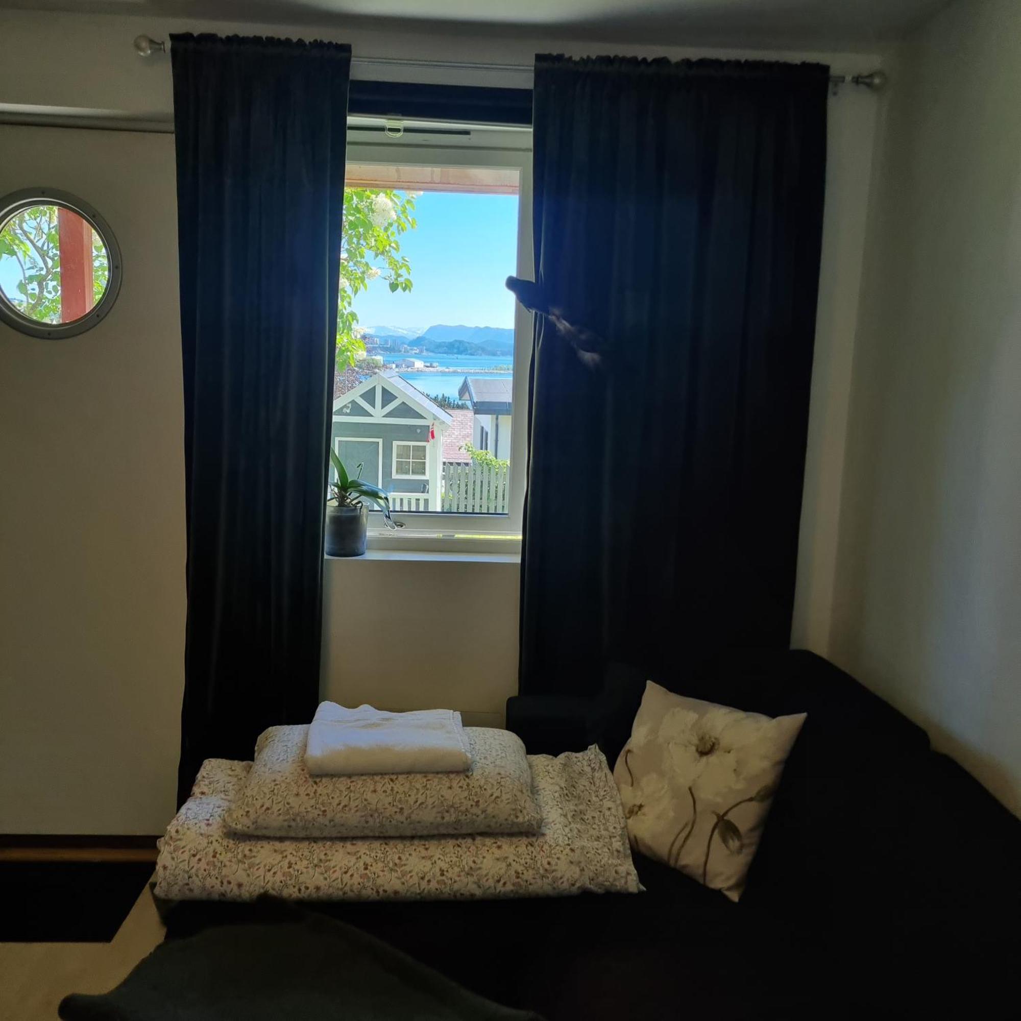 Apartment Near Center / Free P Alesund Bagian luar foto